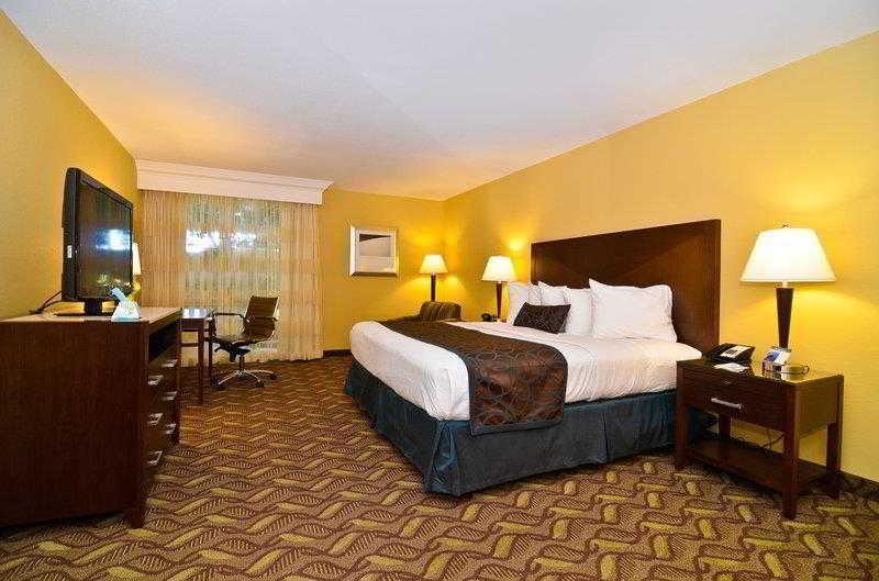 רוזוול Clarion Inn & Suites מראה חיצוני תמונה