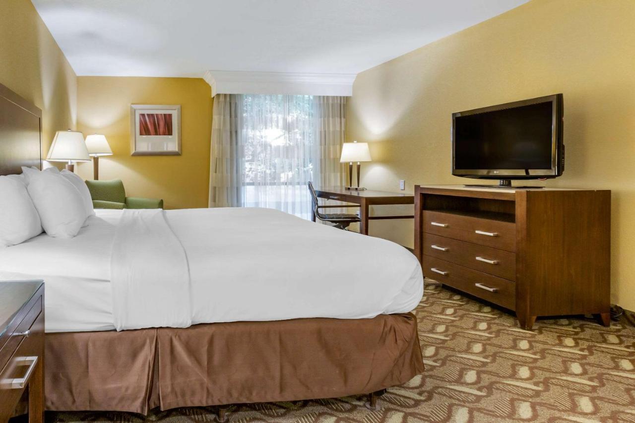 רוזוול Clarion Inn & Suites מראה חיצוני תמונה