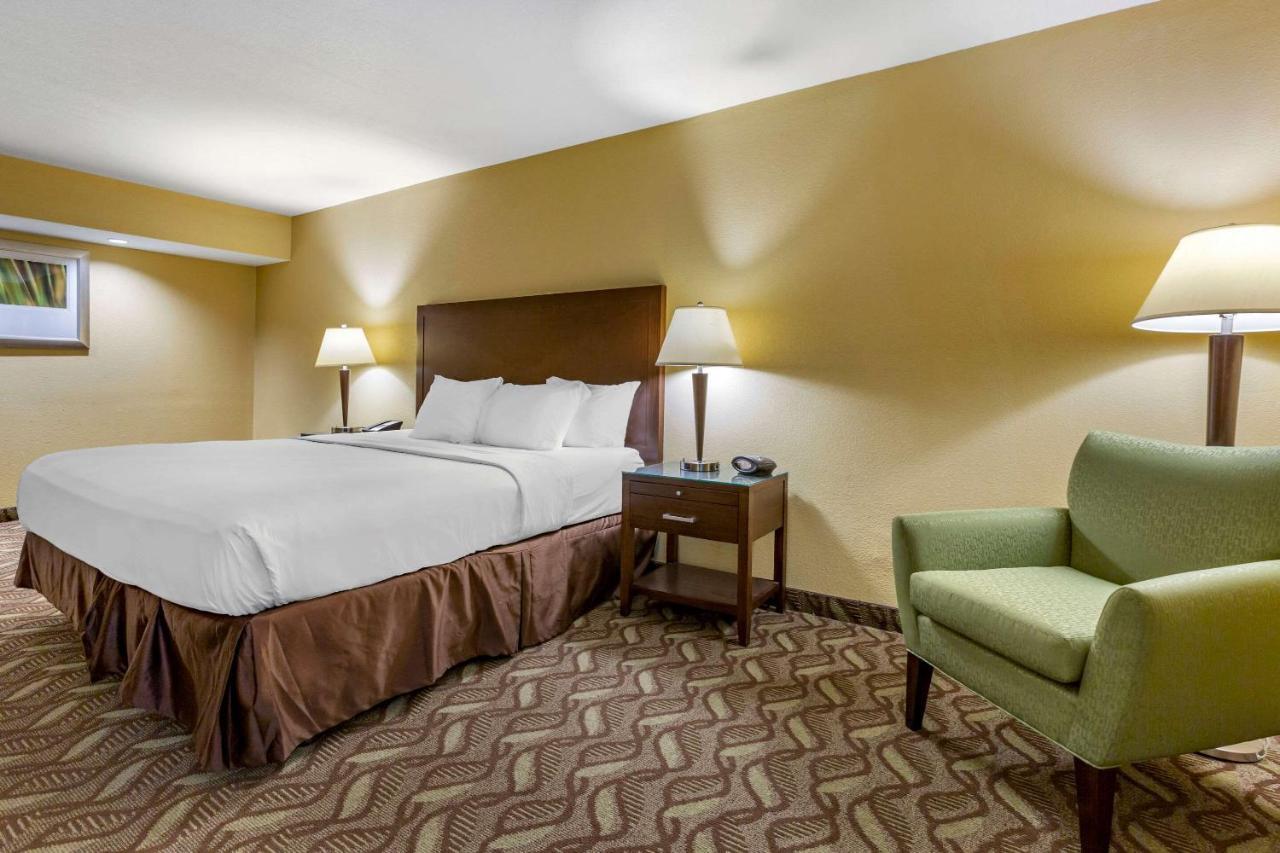 רוזוול Clarion Inn & Suites מראה חיצוני תמונה