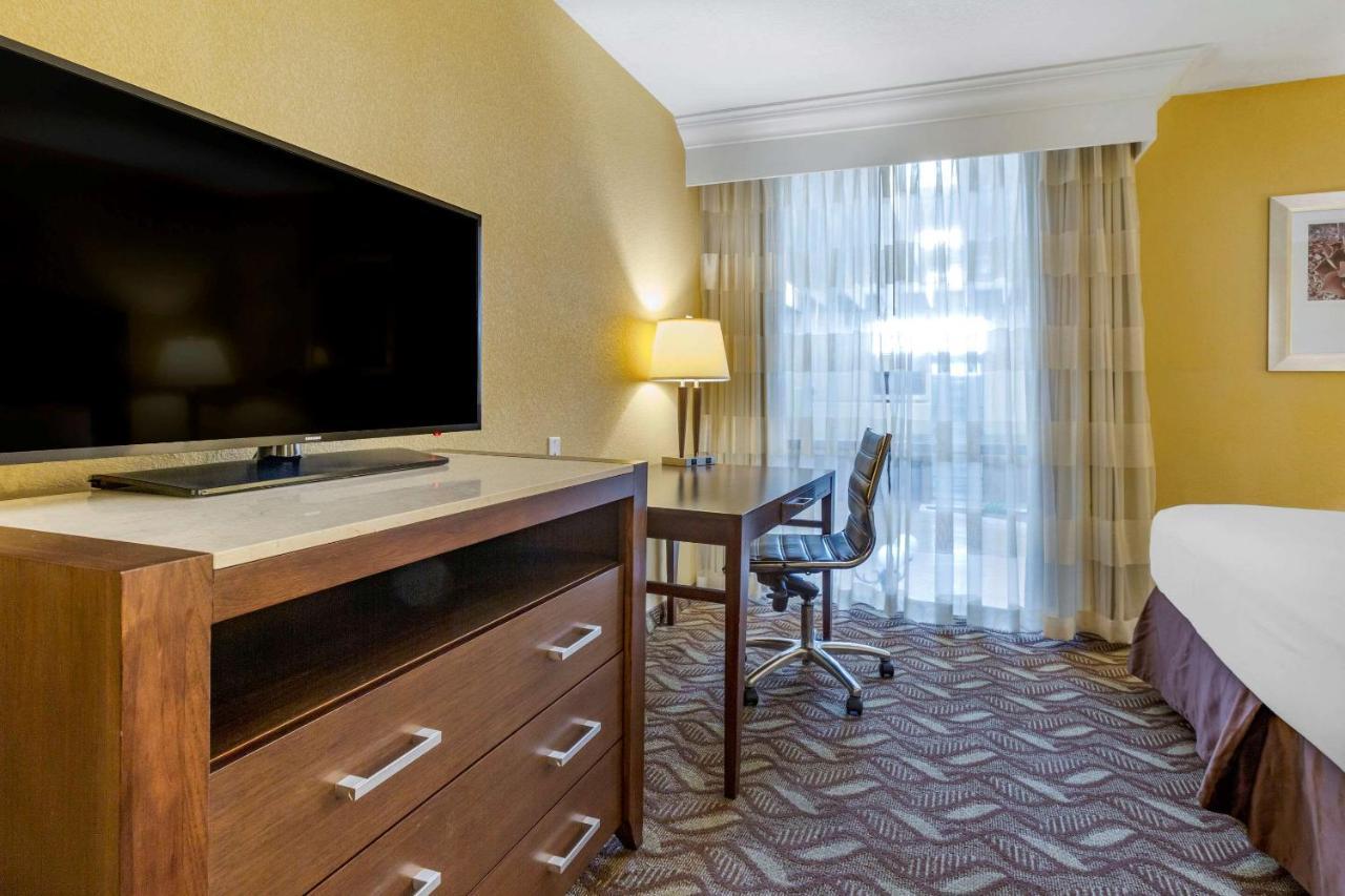 רוזוול Clarion Inn & Suites מראה חיצוני תמונה