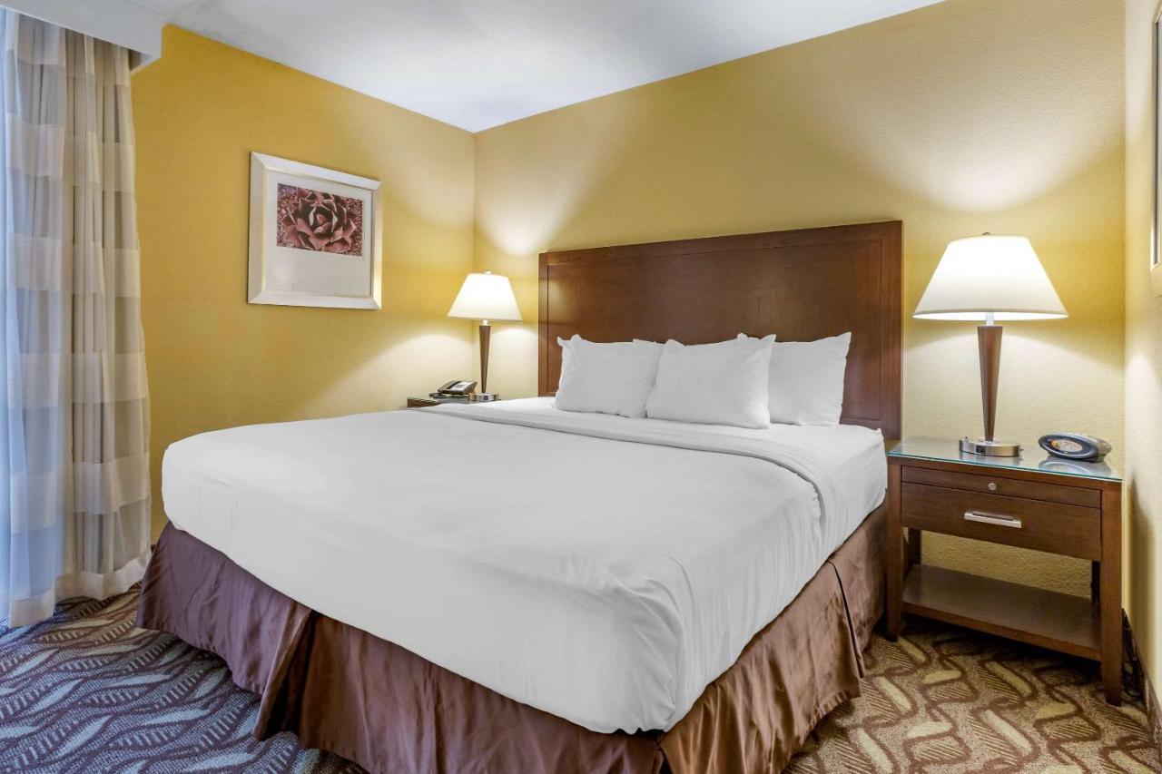 רוזוול Clarion Inn & Suites מראה חיצוני תמונה