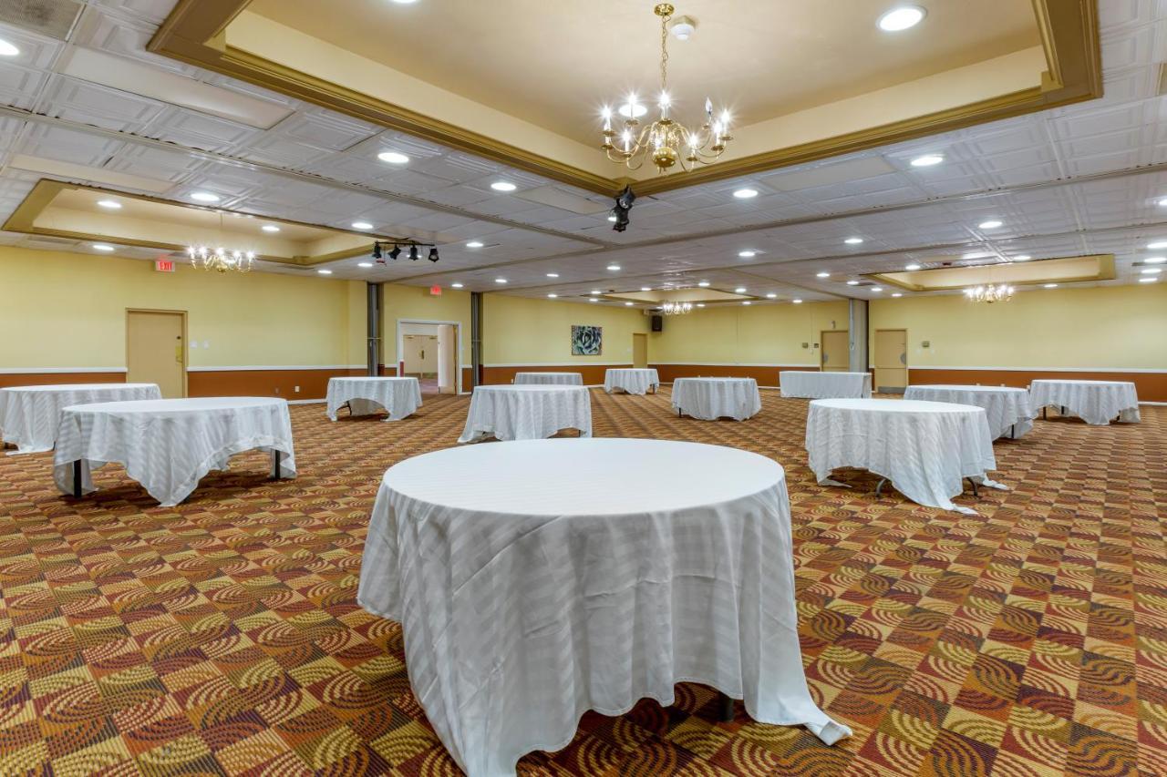 רוזוול Clarion Inn & Suites מראה חיצוני תמונה