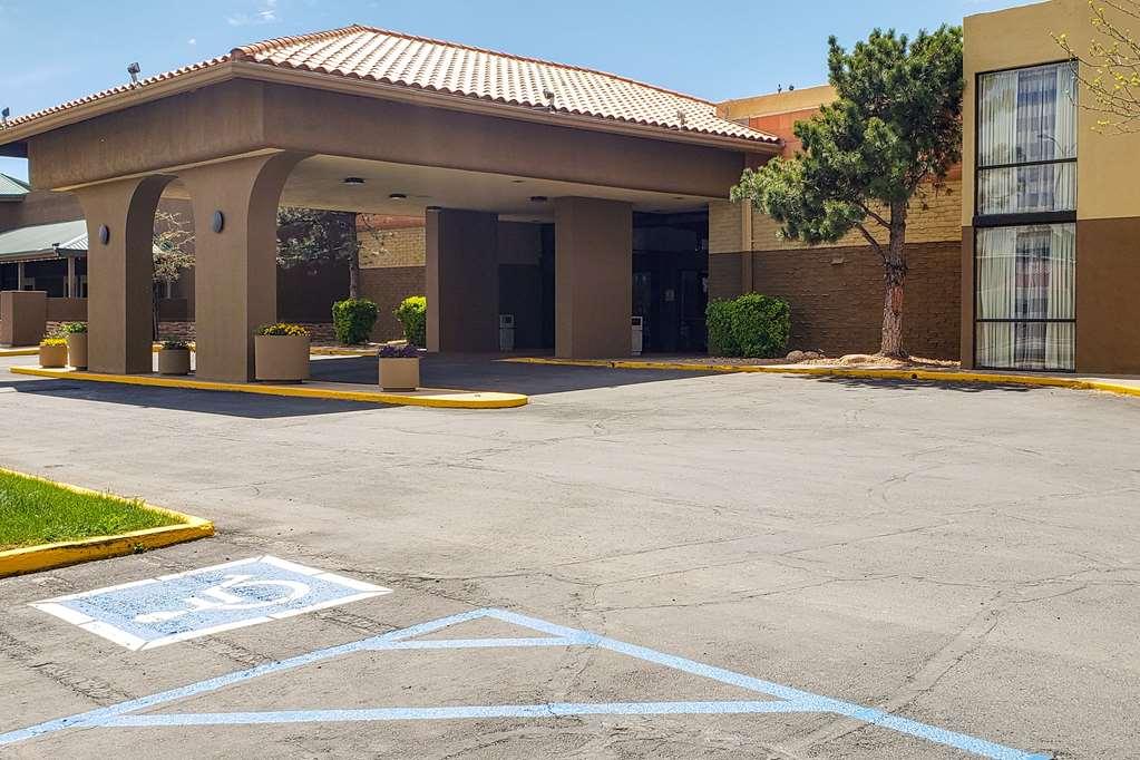 רוזוול Clarion Inn & Suites מראה חיצוני תמונה