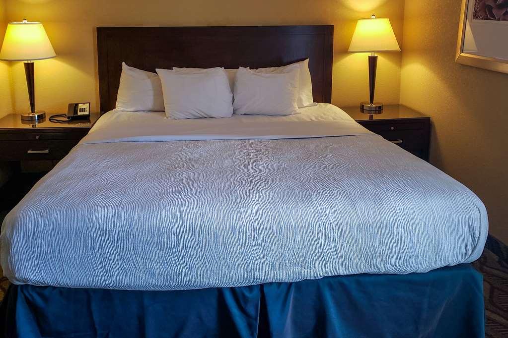 רוזוול Clarion Inn & Suites חדר תמונה