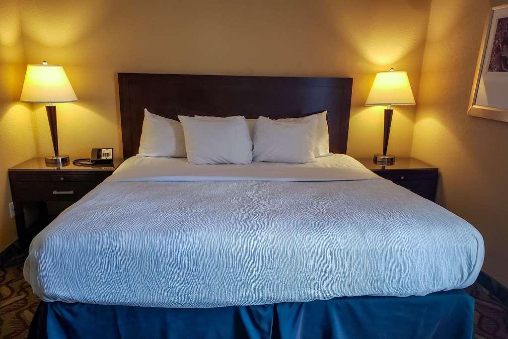 רוזוול Clarion Inn & Suites חדר תמונה