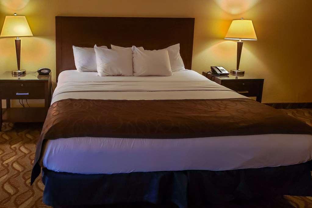 רוזוול Clarion Inn & Suites חדר תמונה