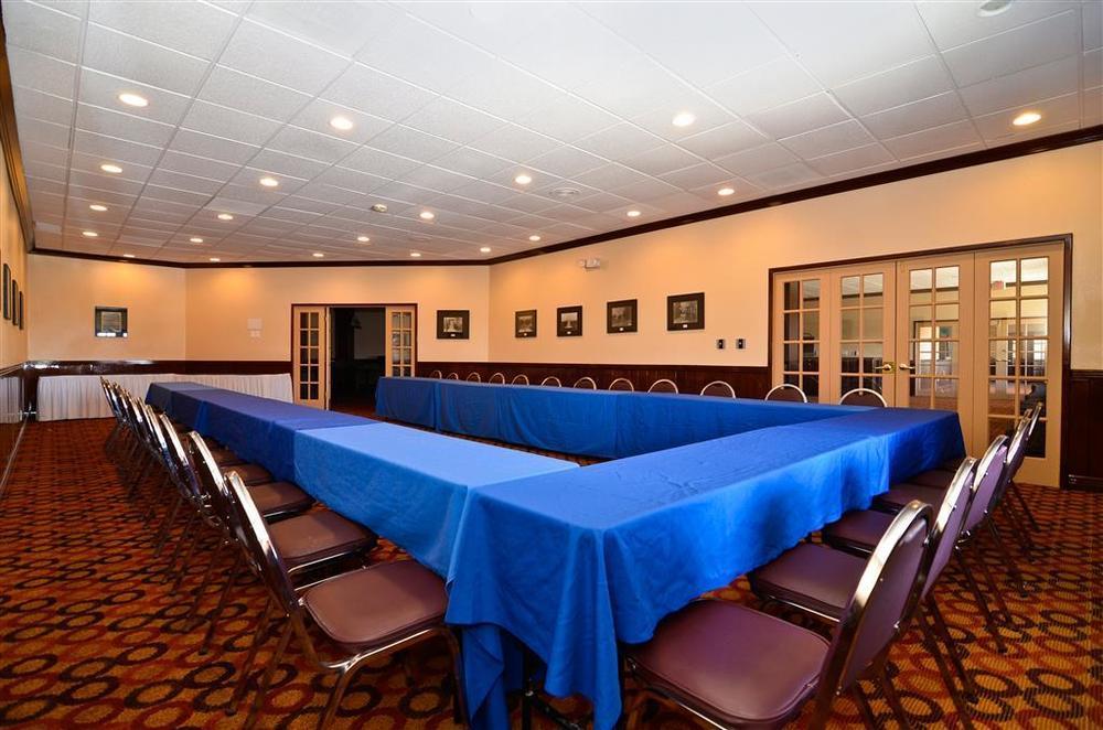 רוזוול Clarion Inn & Suites עסק תמונה