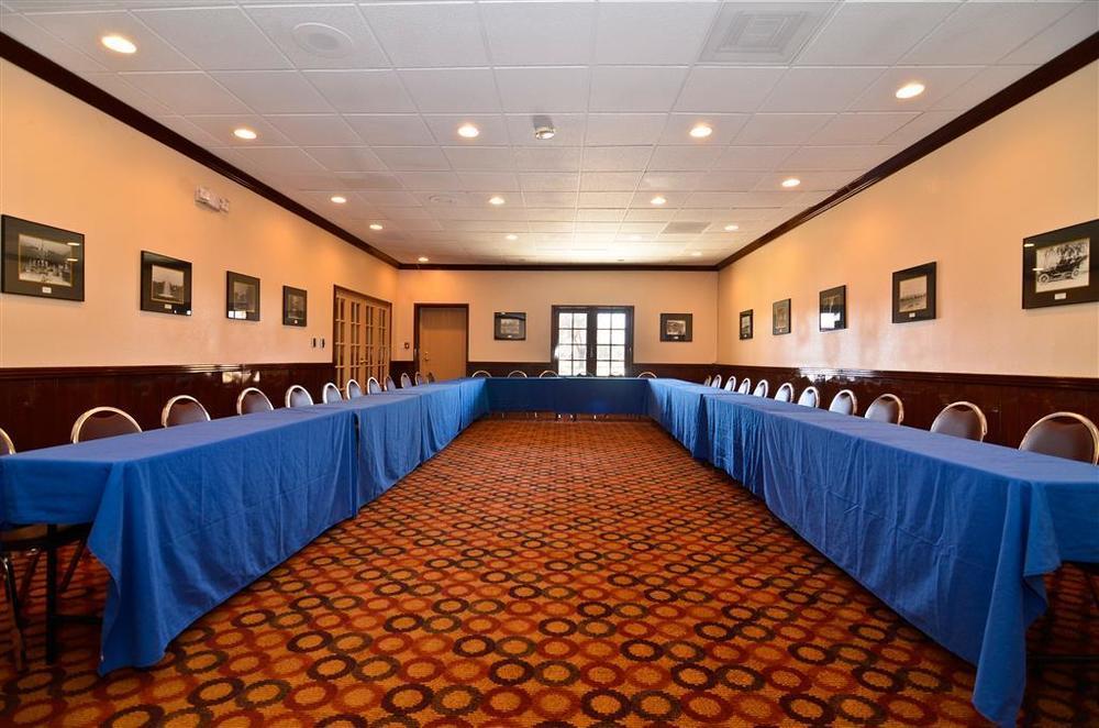 רוזוול Clarion Inn & Suites עסק תמונה