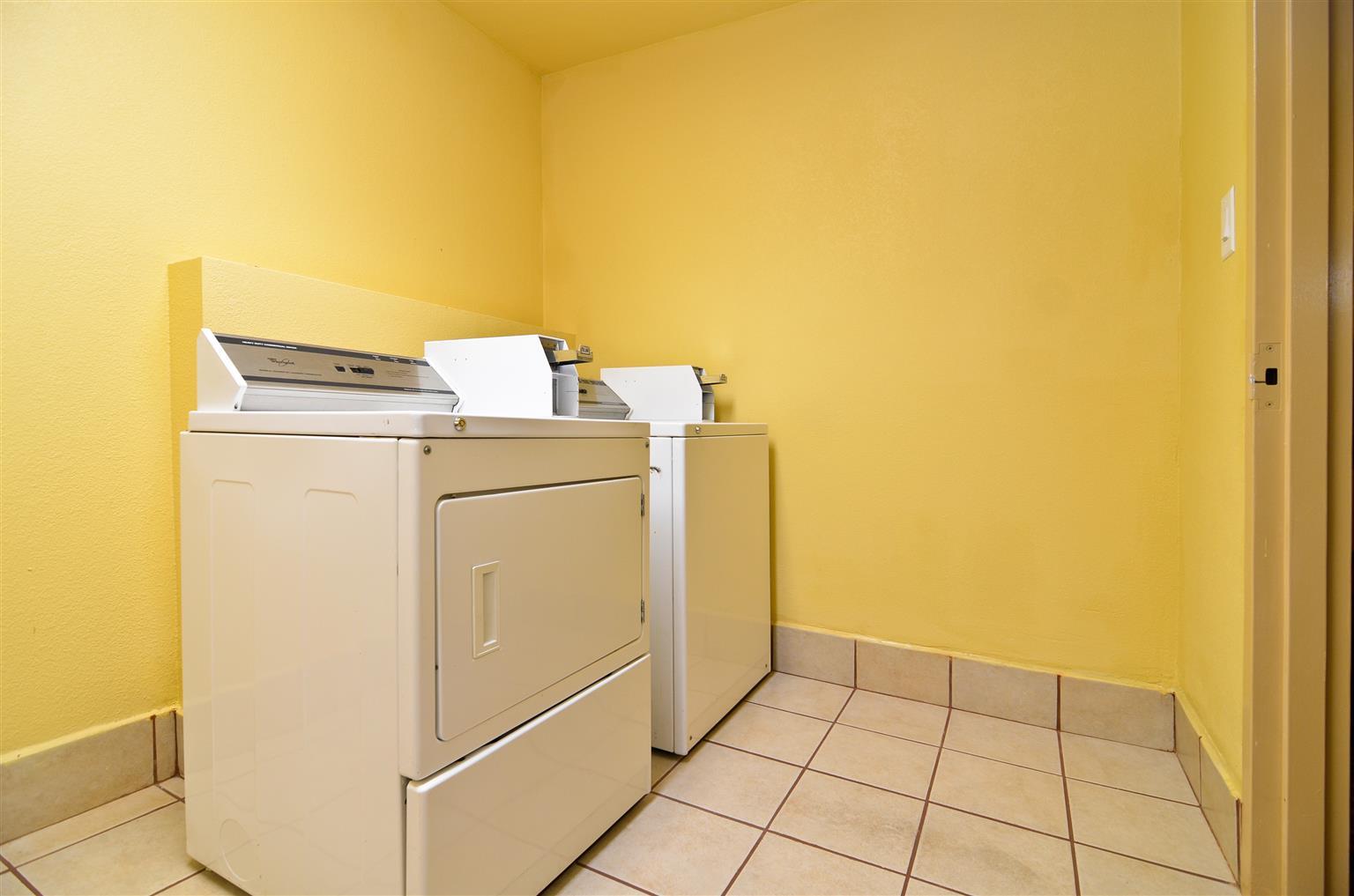 רוזוול Clarion Inn & Suites מתקנים תמונה